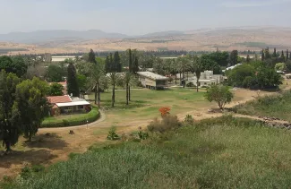 Kibbutz Ginosaur, from Hebrew Wikipedia. 