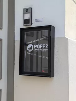 上町に見かけたハンガリー映画Pöff上映の広告