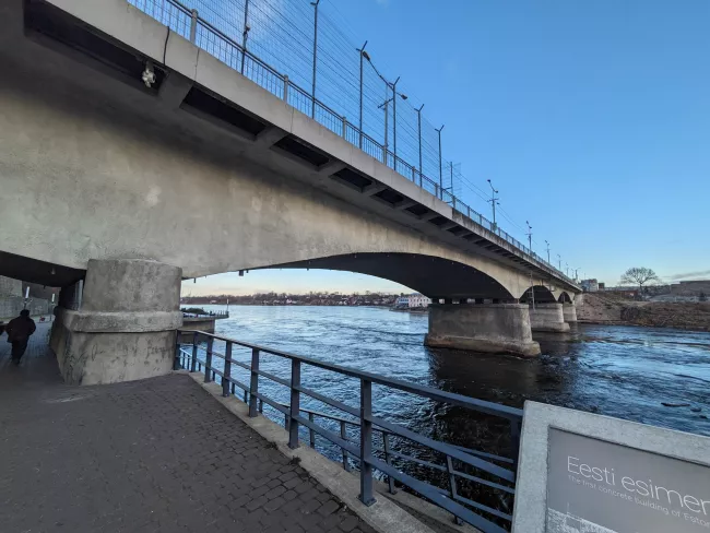 国境の橋